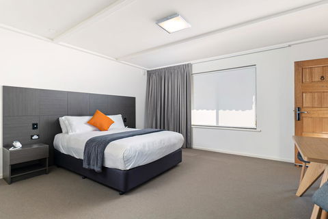 Mick O\'Sheas - Hotel Accommodation 4