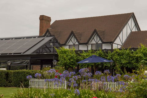 Mick O\'Sheas - Hotel Accommodation 37