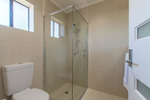 Mick O\'Sheas - Hotel Accommodation 24