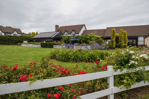 Mick O\'Sheas - Hotel Accommodation 31