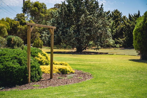 Mick O\'Sheas - Hotel Accommodation 34