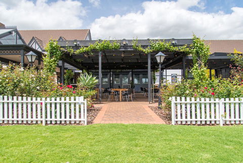 Mick O\'Sheas - Hotel Accommodation 39