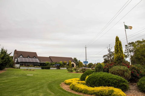 Mick O\'Sheas - Hotel Accommodation 35