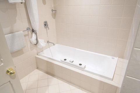 Serafino McLaren Vale - Hotel Accommodation 6