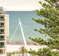 Beachside luxury  comfort ocean views in Glenelg - Hotel Accommodation