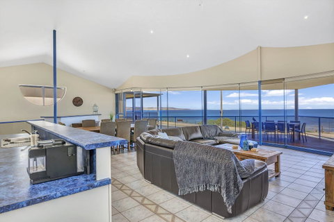 Sail Away - Hotel Accommodation 4