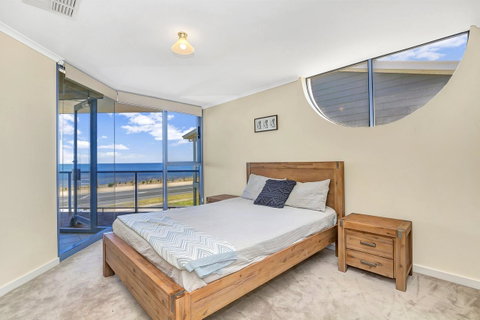 Sail Away - Hotel Accommodation 7