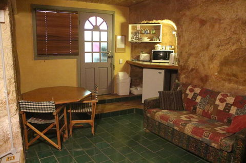 The Underground Motel - Hotel Accommodation 1