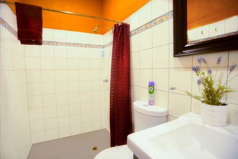 The Underground Motel - Hotel Accommodation 17