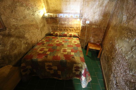 The Underground Motel - Hotel Accommodation 3