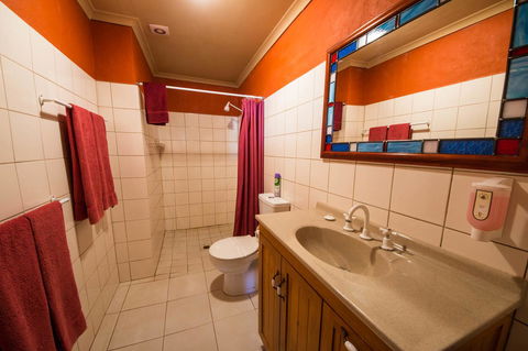 The Underground Motel - Hotel Accommodation 10