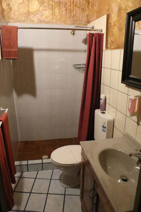 The Underground Motel - Hotel Accommodation 4