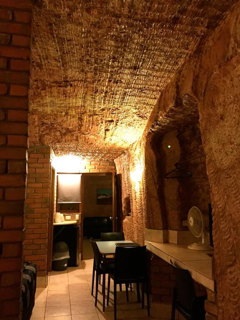 The Lookout Cave Underground Motel - Hotel Accommodation 19
