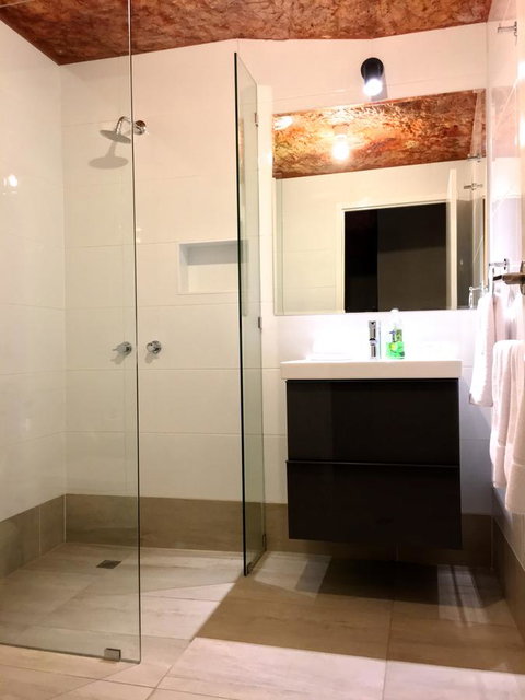 The Lookout Cave Underground Motel - Hotel Accommodation 11