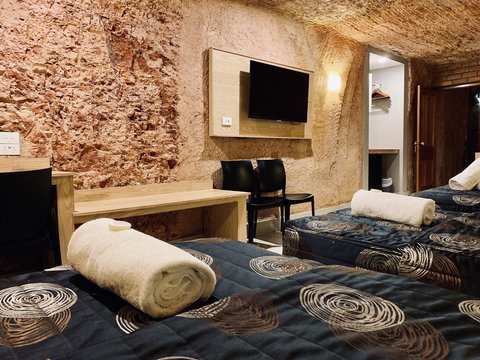 The Lookout Cave Underground Motel - Hotel Accommodation 3
