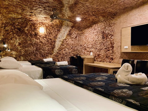 The Lookout Cave Underground Motel - Hotel Accommodation 5