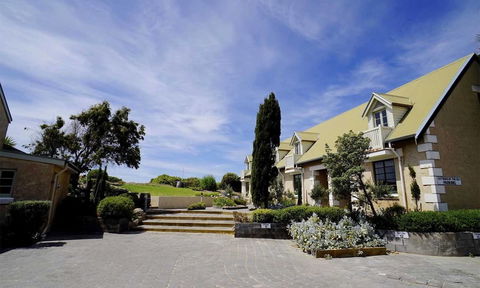 Caledonian Inn - Hotel Accommodation 0