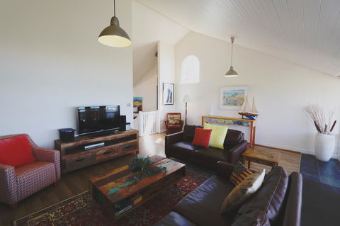 Caledonian Inn - Hotel Accommodation 7