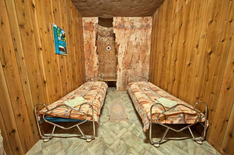Radeka Downunder Underground Motel - Hotel Accommodation 6