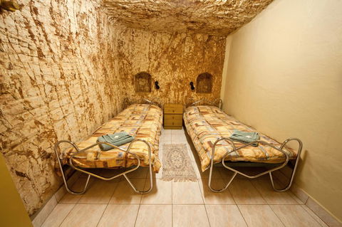 Radeka Downunder Underground Motel - Hotel Accommodation 7
