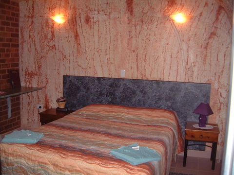 Radeka Downunder Underground Motel - Hotel Accommodation 1