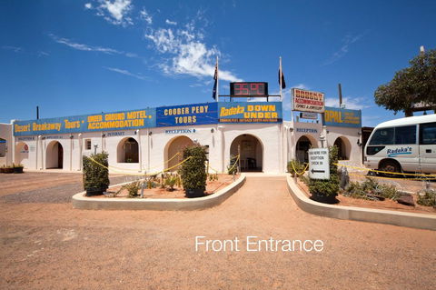 Radeka Downunder Underground Motel - Hotel Accommodation 0