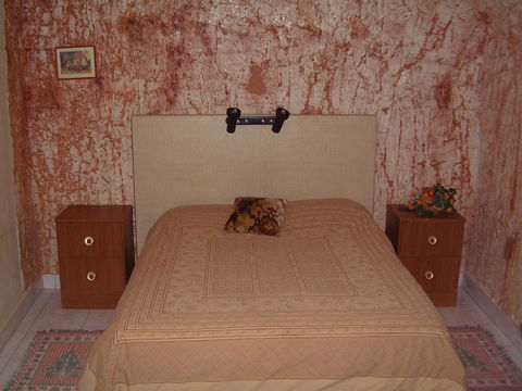 Radeka Downunder Underground Motel - Hotel Accommodation 9