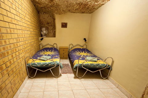Radeka Downunder Underground Motel - Hotel Accommodation 5