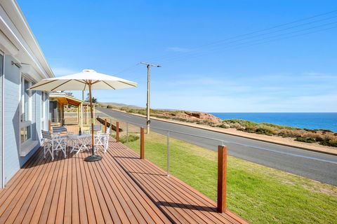 Salomon Sea Haus - Sellicks Beach - C21 SouthCoast Holidays - Hotel Accommodation 0