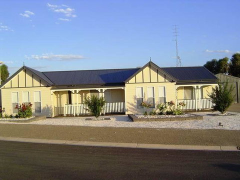 Moontana - Hotel Accommodation 0