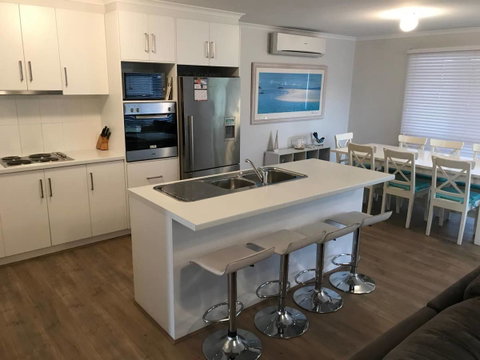 Moontana - Hotel Accommodation 2