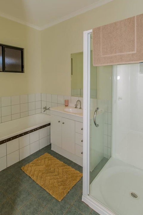 Desert Pea - Hotel Accommodation 13