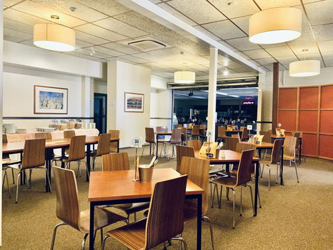 Opal Inn Hotel, Motel, Caravan Park - Hotel Accommodation 24