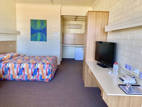 Opal Inn Hotel, Motel, Caravan Park - Hotel Accommodation 33