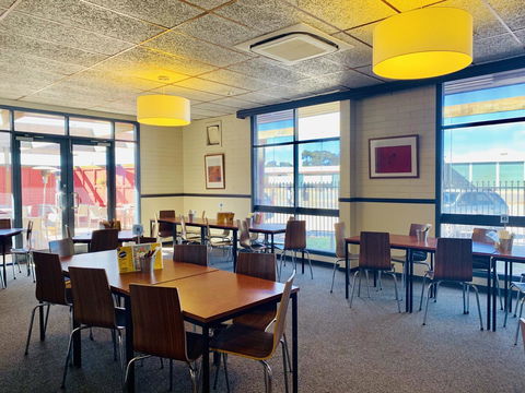 Opal Inn Hotel, Motel, Caravan Park - Hotel Accommodation 28