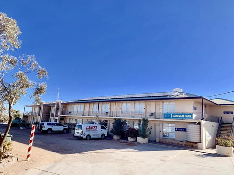 Opal Inn Hotel, Motel, Caravan Park - Hotel Accommodation 36