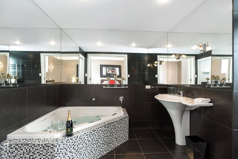 Esplanade Escape - Hotel Accommodation 34
