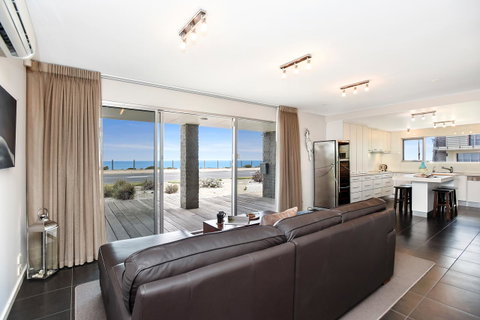 Esplanade Escape - Hotel Accommodation 1