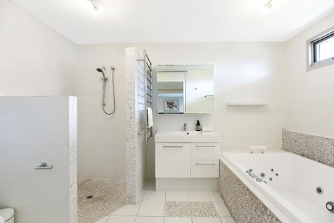 Esplanade Escape - Hotel Accommodation 22