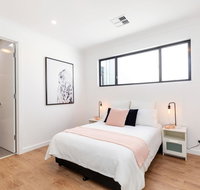 Brand new affordable luxury 3 bedroom 3 bathrooms house close to Adelaide city Chinatown beach Adelaide Airport - Hotel Accommodation