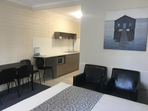 Victor Harbor City Inn - Hotel Accommodation 12