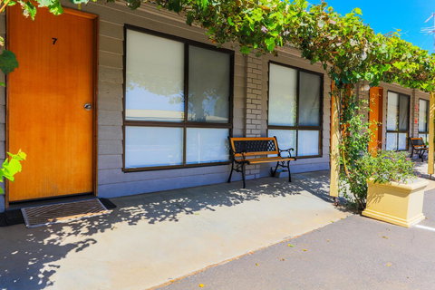 Country Roads Motor Inn Naracoorte - Hotel Accommodation 24