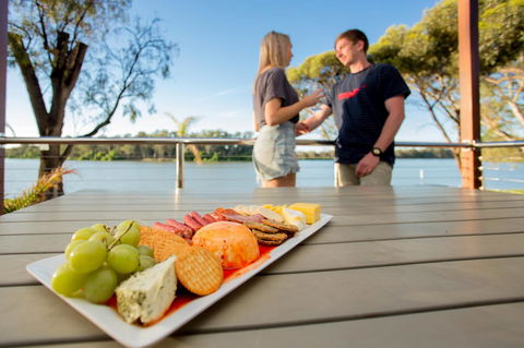 BIG4 Renmark Riverfront Holiday Park - Hotel Accommodation 6