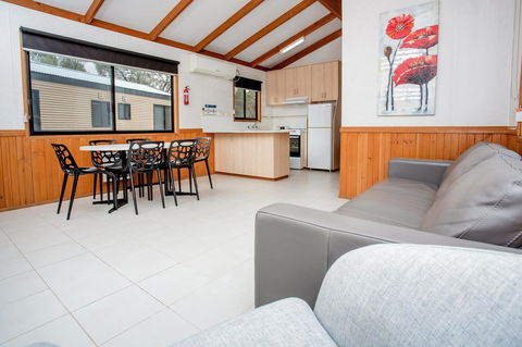 BIG4 Renmark Riverfront Holiday Park - Hotel Accommodation 1