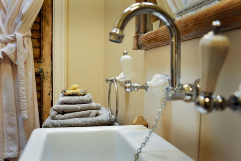 Athelney Cottage Bed And Breakfast - Hotel Accommodation 9