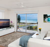 Stylish 3 Bedroom Beachview Apartment - Hotel Accommodation