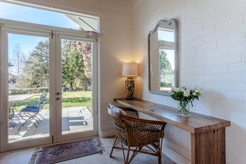 The Folly - Hotel Accommodation 3