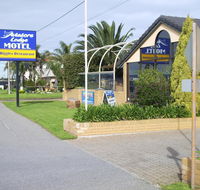 Aviators Lodge - Hotel Accommodation