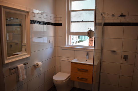 Ambassadors Hotel - Hotel Accommodation 18