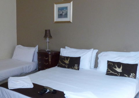 Ambassadors Hotel - Hotel Accommodation 27